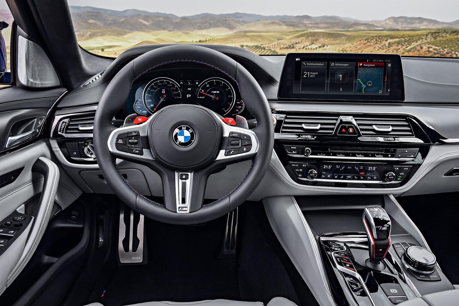 7 Από 117.900 ευρώ η νέα BMW M5