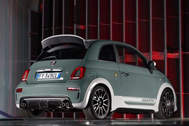 191004 Abarth Nuova 695 05 On the Abarth 695 Anniversario, you can adjust the wing in 12 positions