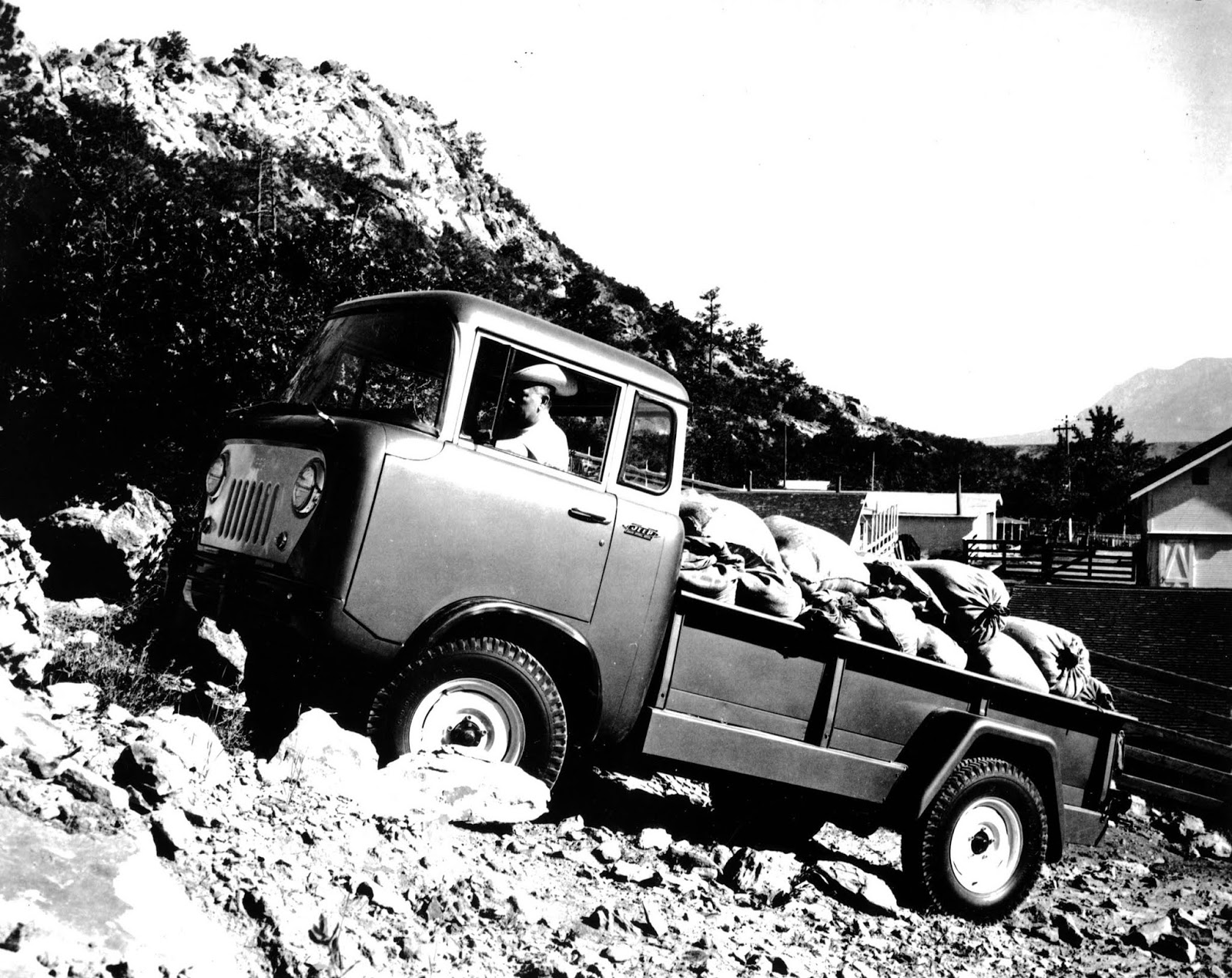 1957 Jeep FC 170 To Jeep Gladiator, έρχεται να αλλάξει τα δεδομένα στην κατηγορία των pick-up