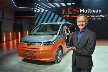 NEW VOLKSWAGEN MULTIVAN RED DOT AWARD ALBERT KIRZINGER HEAD DESIGNER Το νέο Volkswagen Multivan κερδίζει το Red Dot Award για το design του