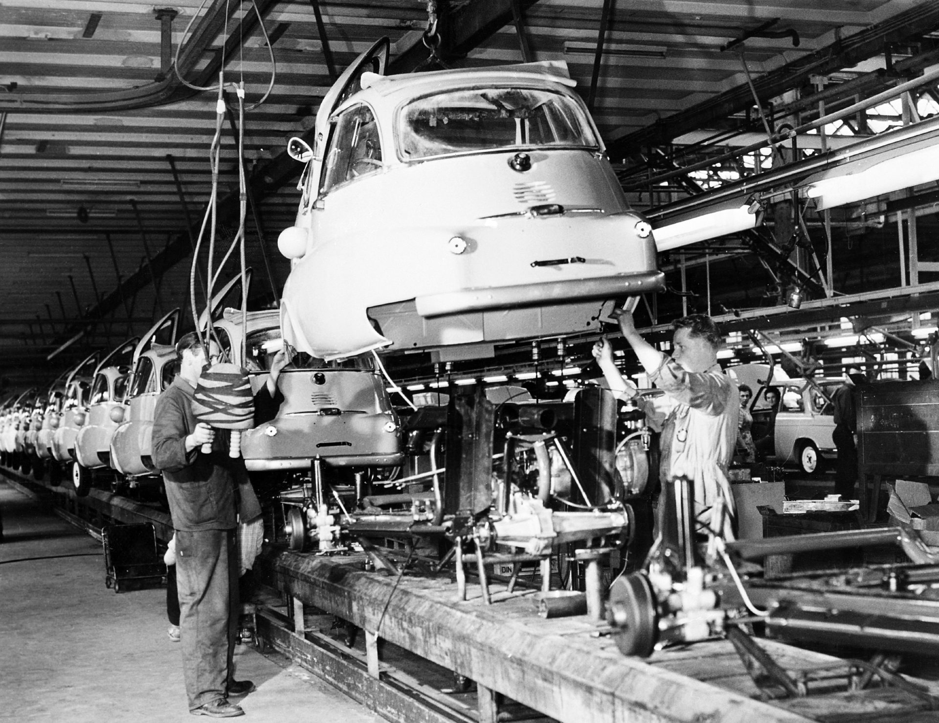 P90069451 highRes production bmw isett 100 χρόνια λειτουργίας για το εργοστάσιο της BMW στο Μόναχο