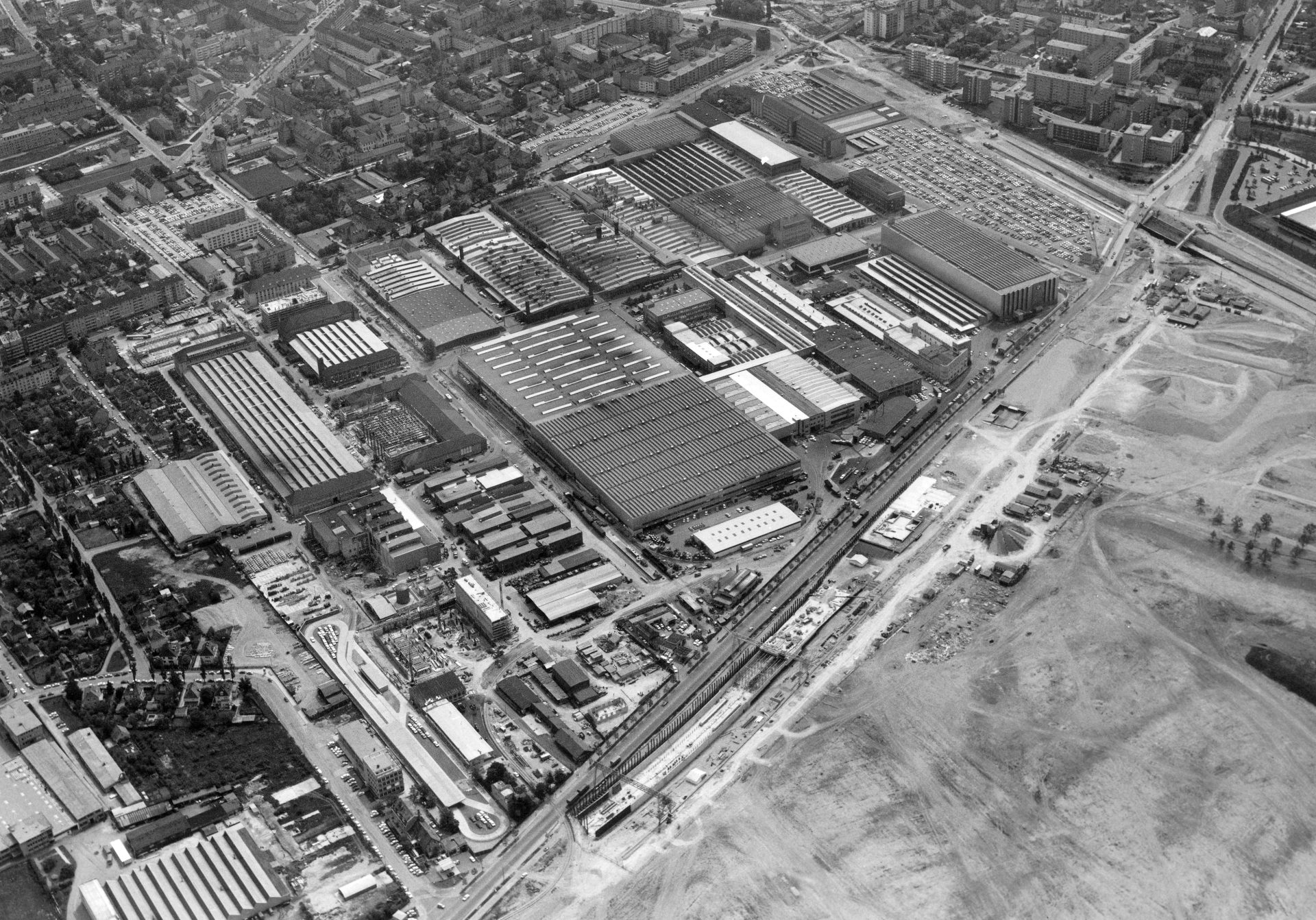 P90463079 highRes 100 years anniversar 100 χρόνια λειτουργίας για το εργοστάσιο της BMW στο Μόναχο