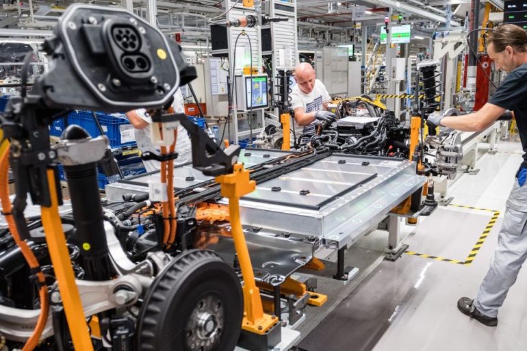 10B6FFFD 7407 4E4D 98C8 0E65F8B7A468 Ευρωπαϊκά συνδικάτα για την ηλεκτρική μετάβαση: «Το 35% των θέσεων εργασίας στην αυτοκινητοβιομηχανία κινδυνεύει» 