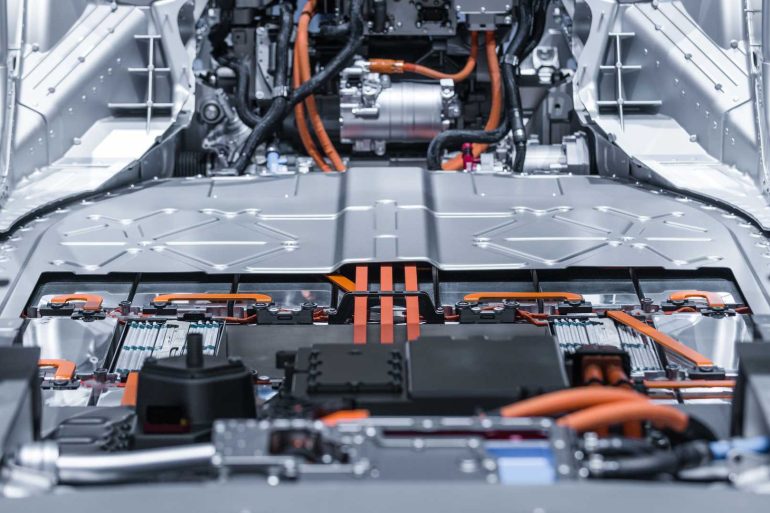 pack de batteries au lithium pour voitures électriques et connexions électriques L'Europe dépend de l'Asie pour les batteries des voitures électriques "domestiques".