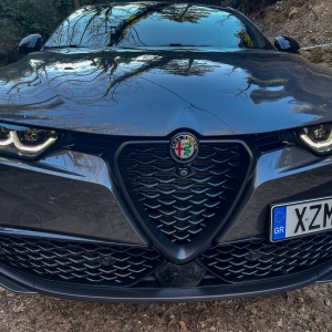 IMG 5153 Οδηγούμε Alfa Romeo Tonale 1.3 PHEV eQ4 280 PS: Η «ντίβα» ηλεκτρίζει (Βίντεο)