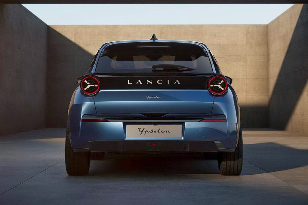 lancia ypsilon 2024 2 5 Ο Luca Napolitano αποκαλύπτει την νέα Lancia Ypsilon (Βίντεο)