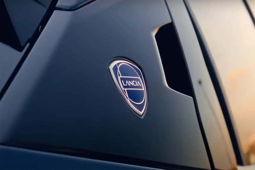 lancia ypsilon rear c pillar Ο Luca Napolitano αποκαλύπτει την νέα Lancia Ypsilon (Βίντεο)