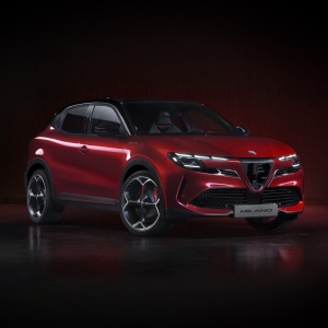 EXTERIORS Επίσημο: Alfa Romeo αποκάλυψε την Milano και ξαναγράφει τους κανόνες