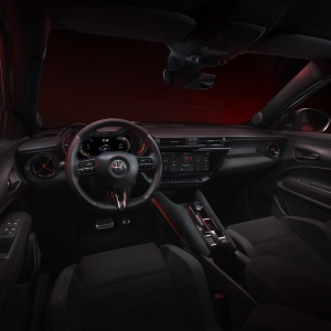 INTERIORS 1 Alfa Romeo Junior: Με δελεαστική τιμή ρίχνεται στην μάχη της ελληνικής premium αγοράς