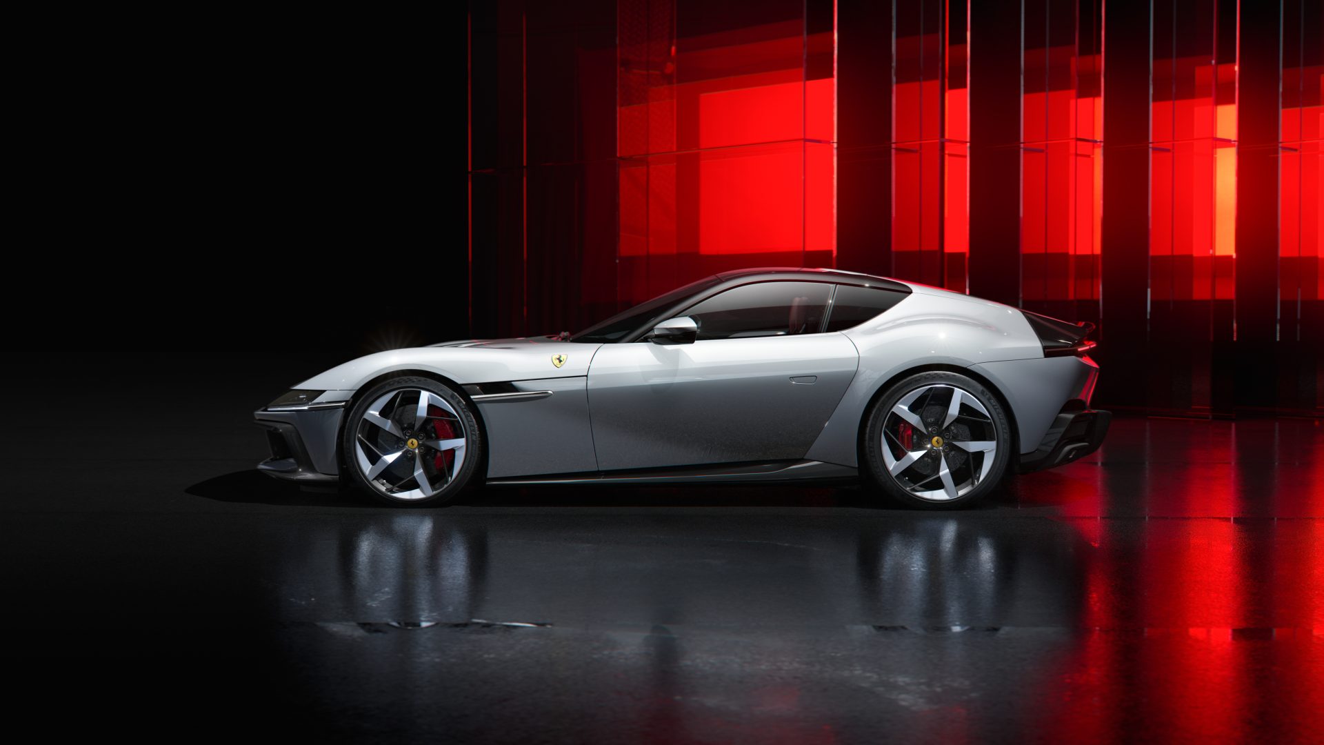 New Ferrari V12 ext 07 Design white media 57a99a0a 7956 4676 84dd c5150f3428f6 Ferrari 12Cilindri : Μια σύγχρονη Daytona