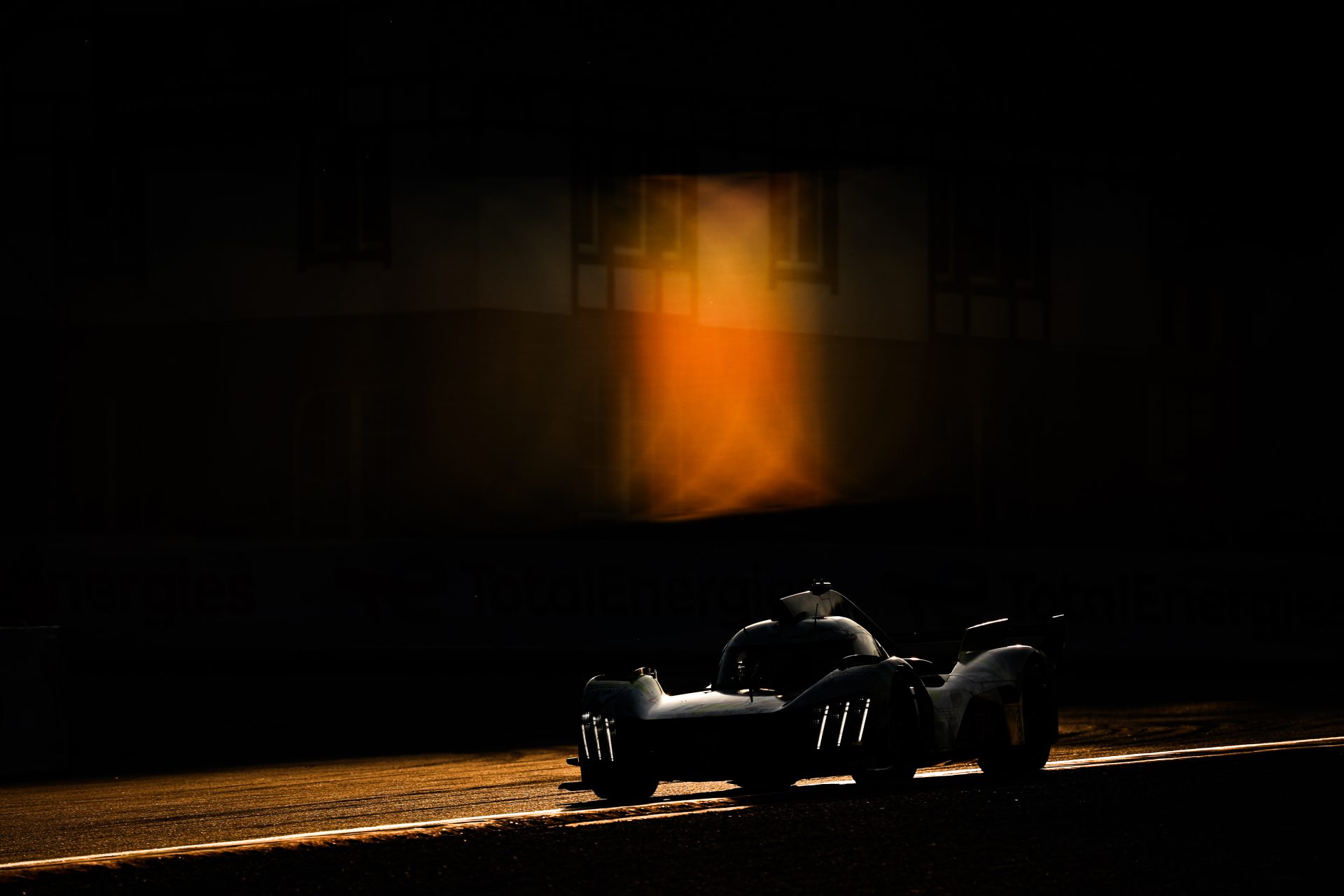 00002246 Peugeot TotalEnergies : Έτοιμη για τον εμβληματικού αγώνα "24 Hours of Le Mans"
