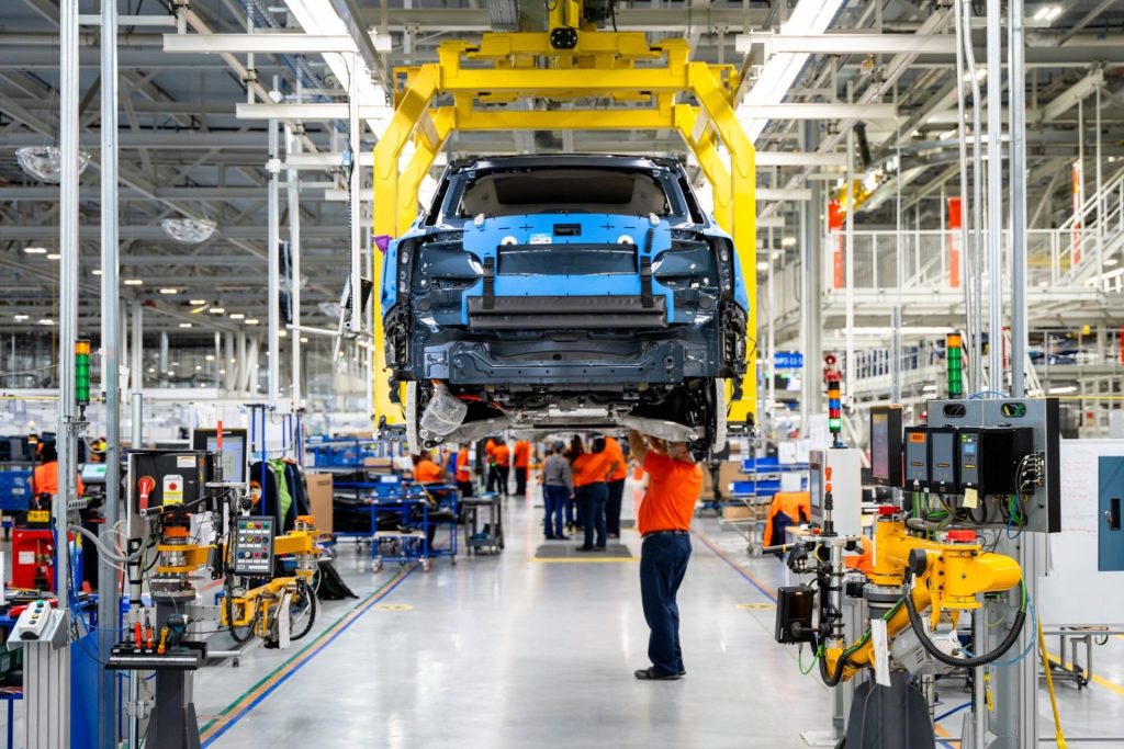 328932 EX90 SOP Volvo: Ξεκινά η παραγωγή του αμιγώς ηλεκτρικού SUV EX90 (Βίντεο)