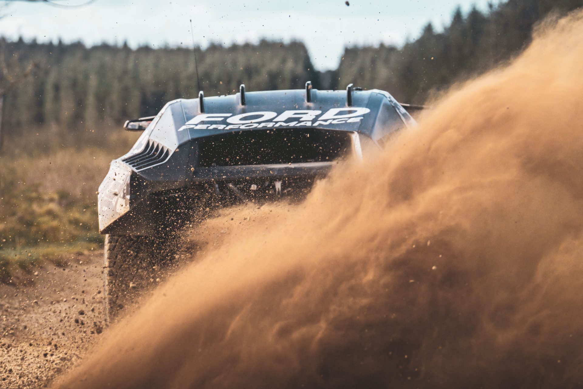 Dakar Raptor Tease Full res Δυναμική παρουσία για την Ford στο Φεστιβάλ Ταχύτητας του Goodwood