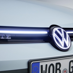 Golf GTE 2 Volkswagen Golf: Το Best Seller κλείνει τα 50 με επετειακό μοντέλο